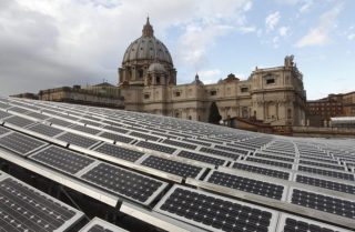 Negara Kota Vatikan bebas racun perosak, ia mengimport tenaga hijau