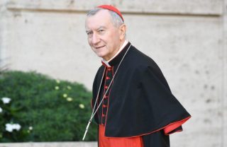 Kardinál Parolin je hospitalizovaný kvôli operácii
