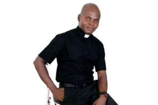 العثور على قس كاثوليكي في نيجيريا ميتا بعد اختطافه
