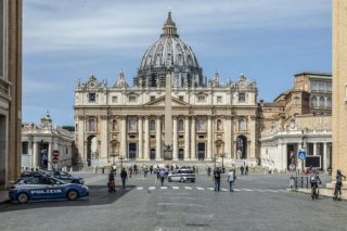 Kejutan di Sekretariat Negara Vatikan, perspektif baru di Curia