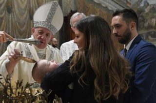 La pandemia costringe Papa Francesco a cancellare la cerimonia annuale del battesimo nella Cappella Sistina