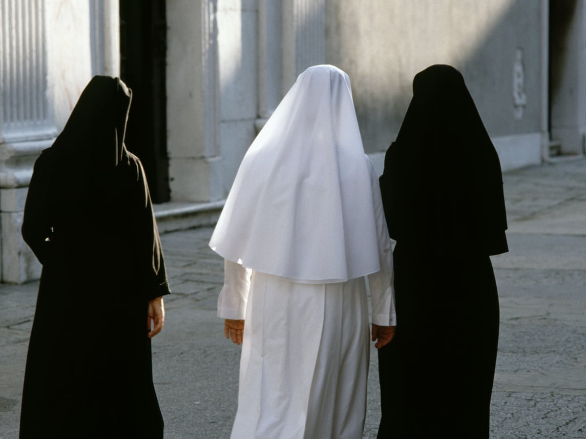 Saudara perempuan menjual anak-anak kepada imam pedofil: biara kengerian