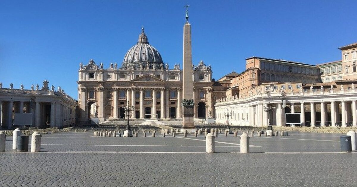 Vaticano: nessuna benedizione per le coppie gay
