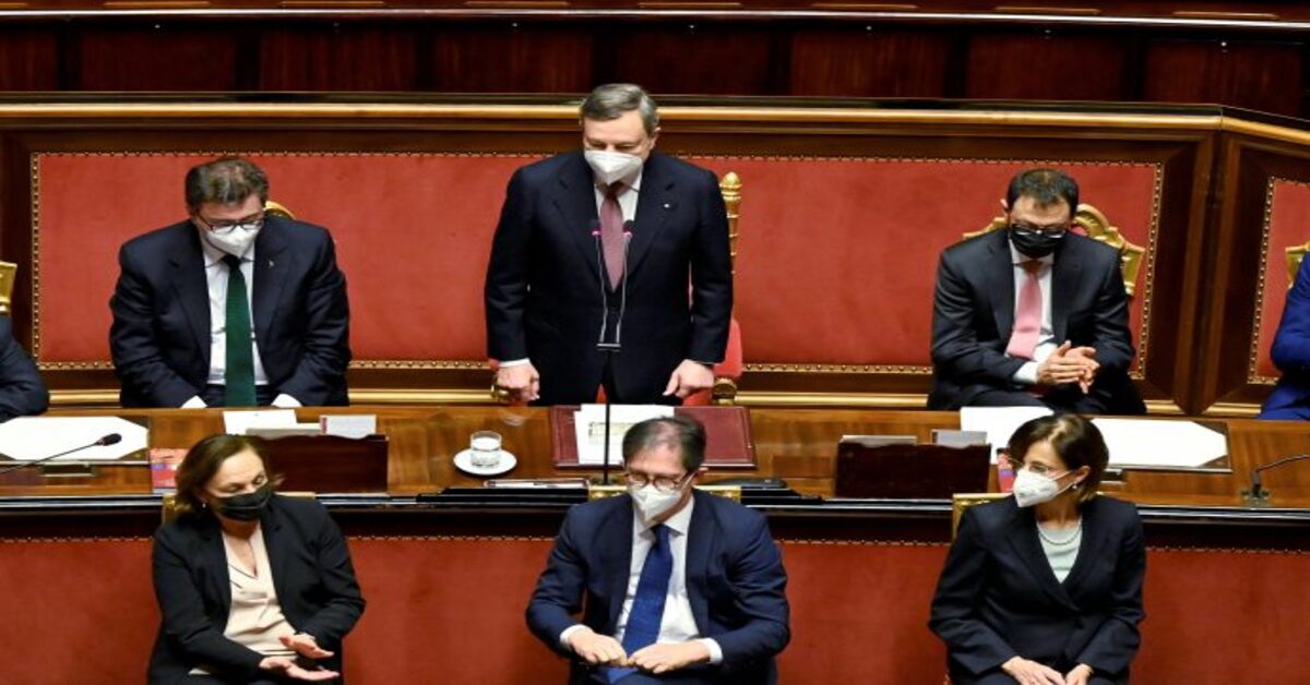 Italiens premierminister Mario Draghi nævner pave Frans i sin første parlamentariske tale
