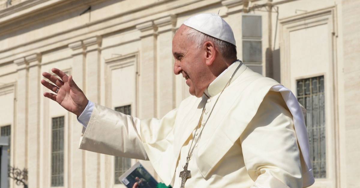 Pap Francis atravè entènèt mèsi Sheikh Iman pou pak la nan fratènite