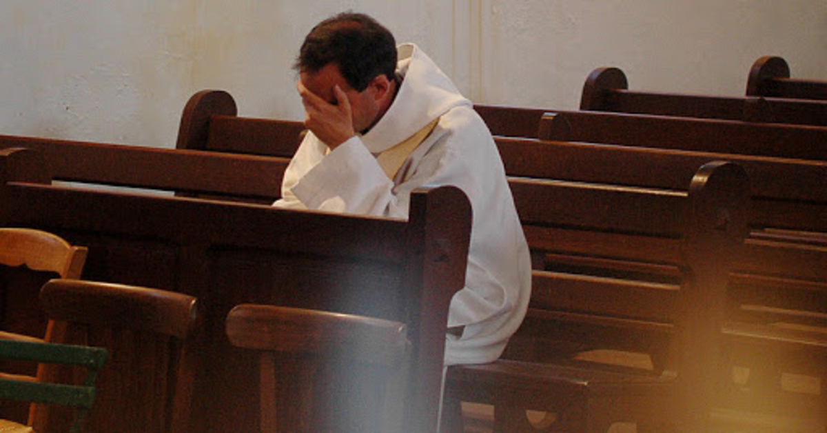 İtalyan rahipler gitgide daha az ve daha çok yalnız