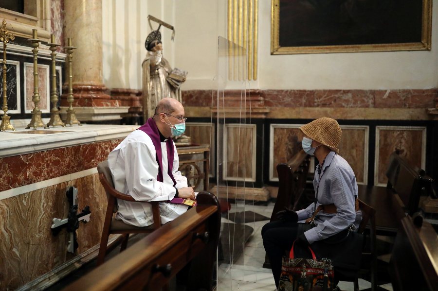 Sinabi ng Vatican na pinahihintulutan pa rin ang pangkalahatang pagpalaya sa panahon ng pandemya