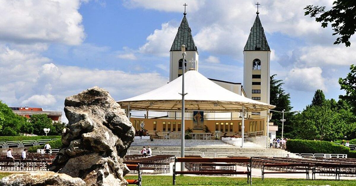 Medjugorje: Adoration Eucharistic air 11 Màrt