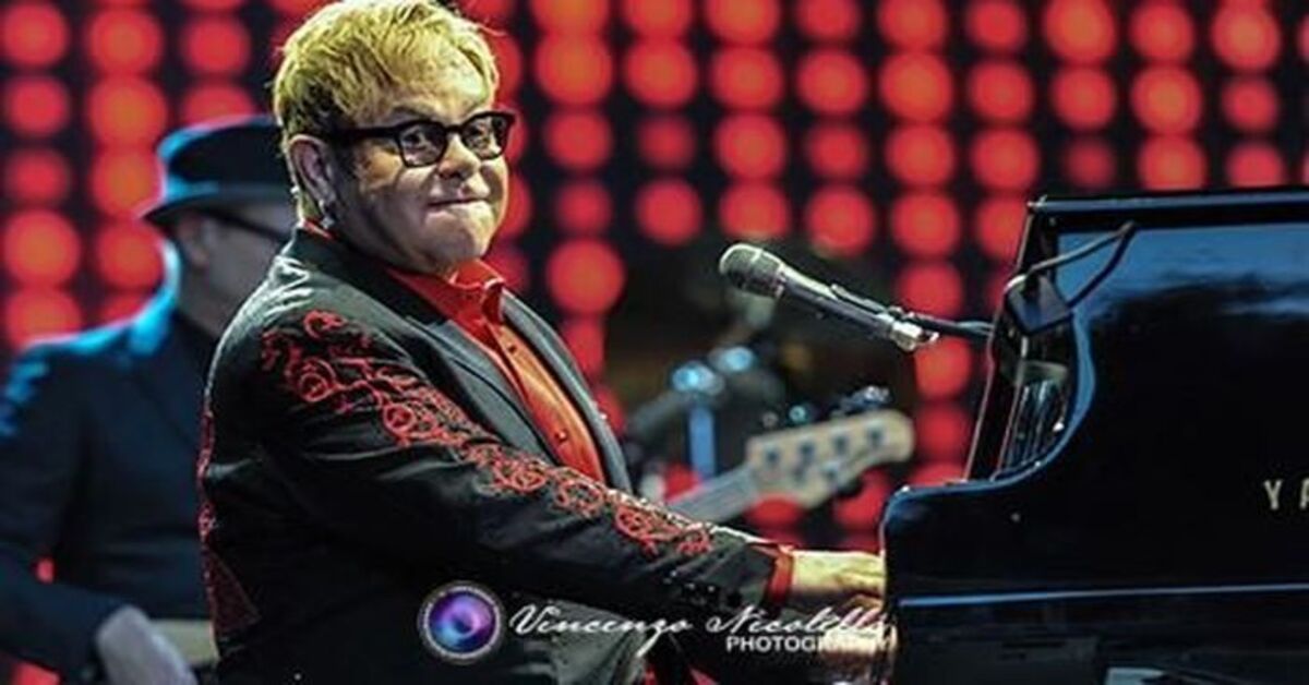 Un tweet di Elton John attacca il Vaticano sui legami gay