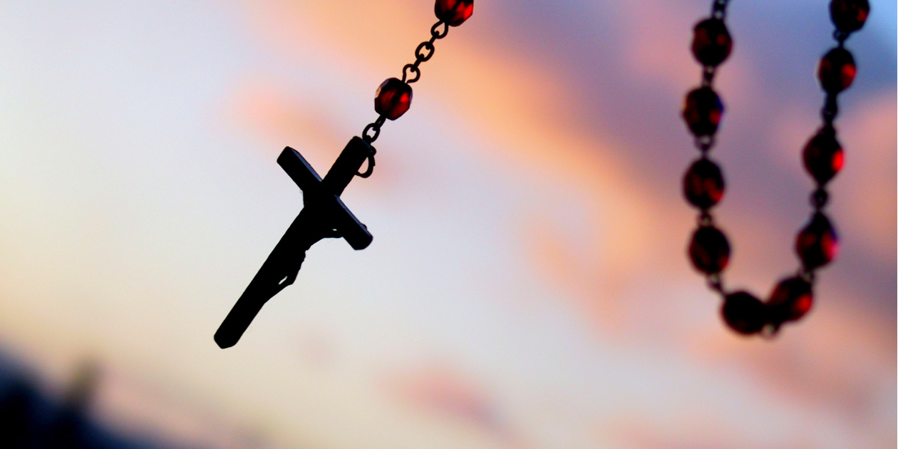 4 ເຫດຜົນທີ່ວ່າມັນເປັນສິ່ງ ສຳ ຄັນທີ່ຈະອະທິຖານ Rosary ທຸກໆມື້