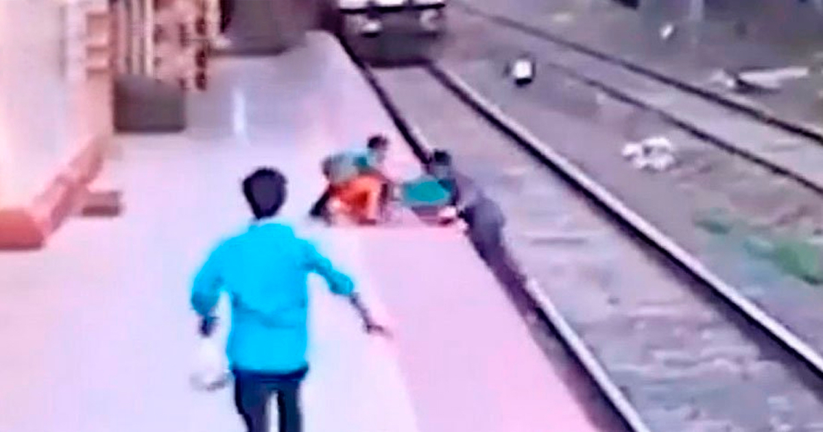 הצילו ילד שנפל על המסילה רגע לפני שהרכבת מגיעה (VIDEO)