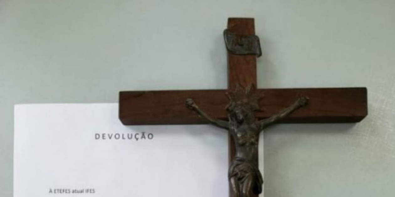 Il y a 50 ans, il a volé un crucifix dans une école, l'a rendu, la lettre d'excuse