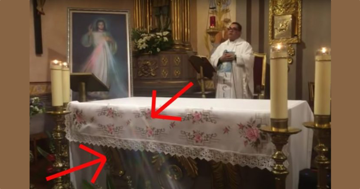 Fasci di luce dall’immagine della Divina Misericordia durante una Messa (VIDEO)