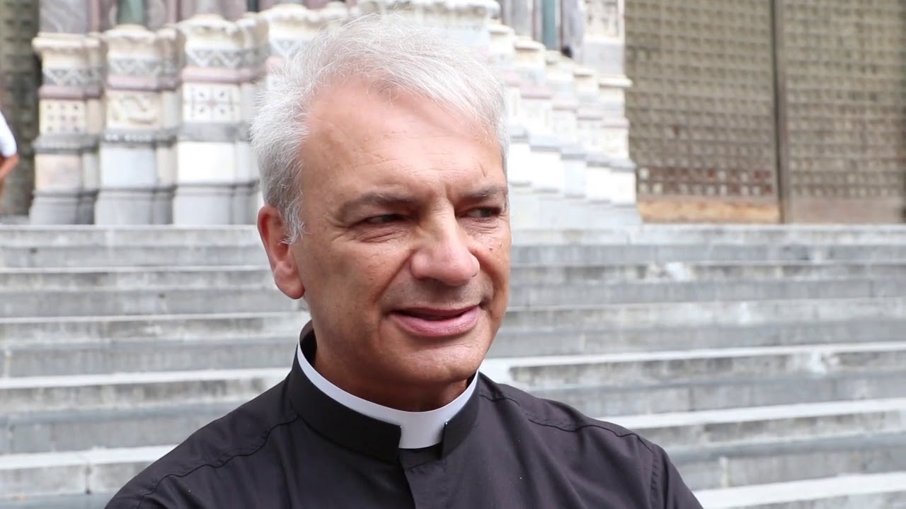 “तपाई खोप लगाउन चाहानुहुन्न? तपाईं चर्चमा पढ्न सक्नुहुन्न ”, पुजारीको निर्णय