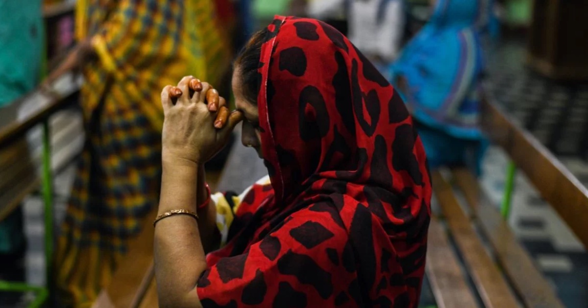 Hindistan'da zulüm gören 4 Hıristiyan aile de onun içki içmesini engelledi