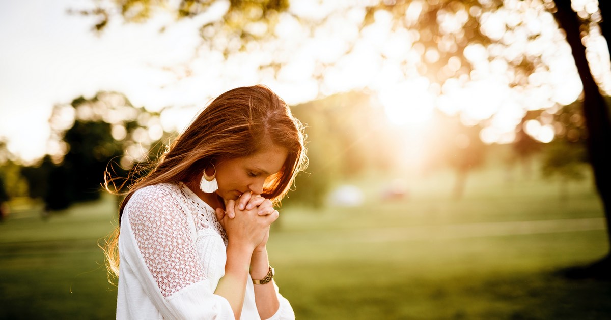 Votre mère est-elle malade ? Vous vous sentez seul ? 5 prières pour demander de l'aide à Dieu