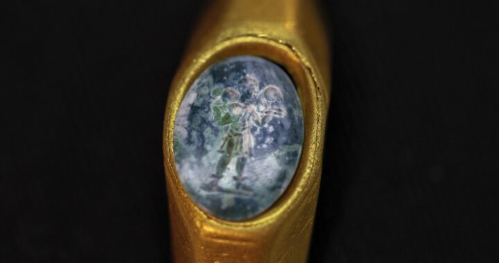 Trovato anello d'oro con Gesù come il Buon Pastore, risale all'epoca romana