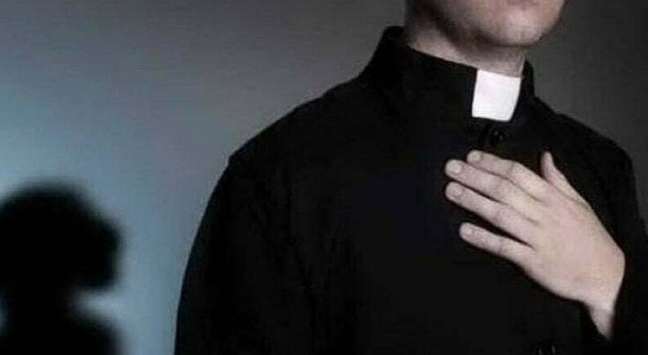 Homily No Vax, kiliseden ayrılan sadıklar tarafından eleştirilen rahip