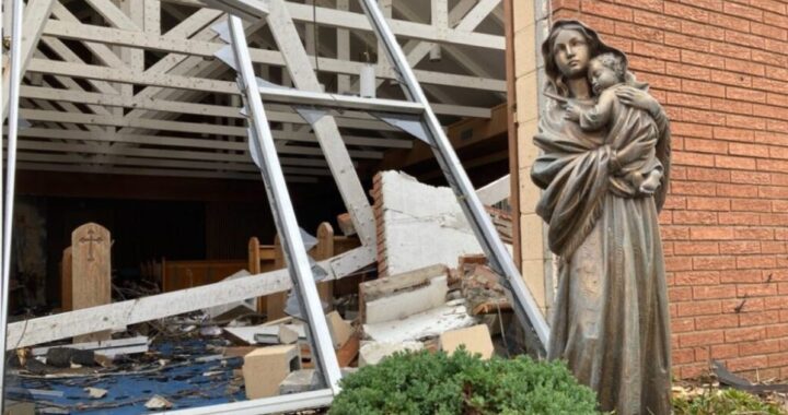 颶風過後聖母像完好無損