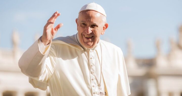 Papa Francesco: "Siamo in cammino, guidati dalla luce di Dio"