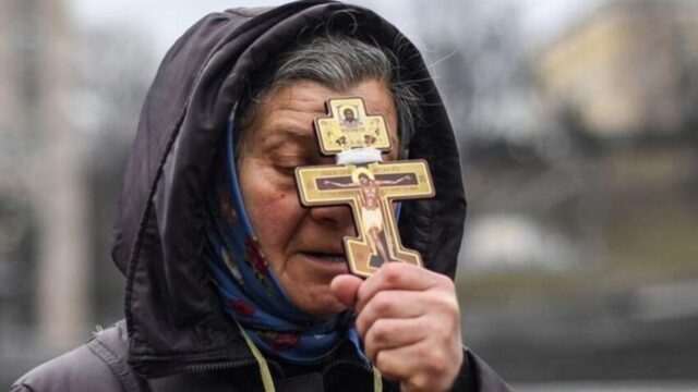 L'Ukraine continue de prier