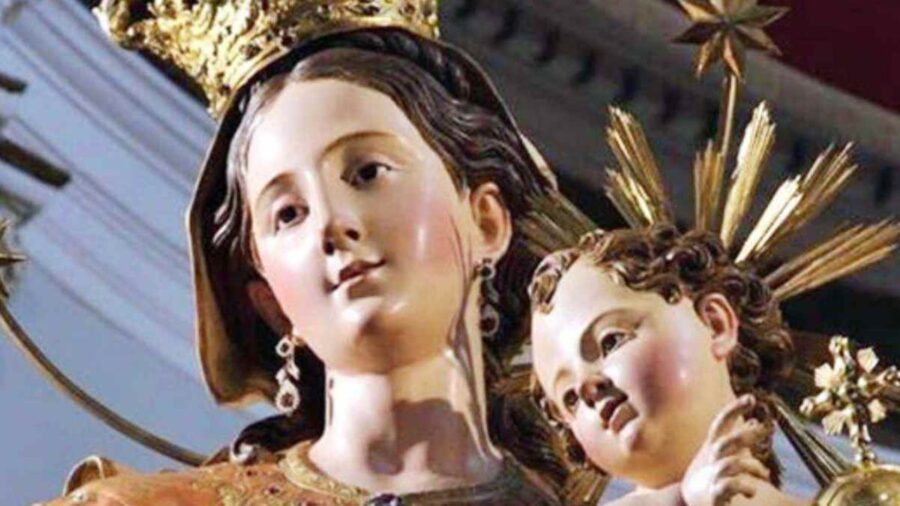 Un soldado arremete contra a Madonna dei miracoli de Lucca e inmediatamente paga as consecuencias
