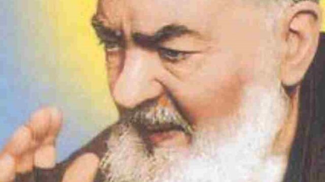 Padre Pio daŭre faras miraklojn: Salvatore rakontas kiel li savis lin