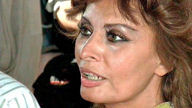 די אָנווינקען דראַמע פון ​​Sophia Loren און דער סוד וואָס געבראכט איר צו לאָורדעס