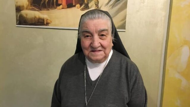 Schwëster Luigina Traverso paralyséiert, heelt no enger Rees op Lourdes