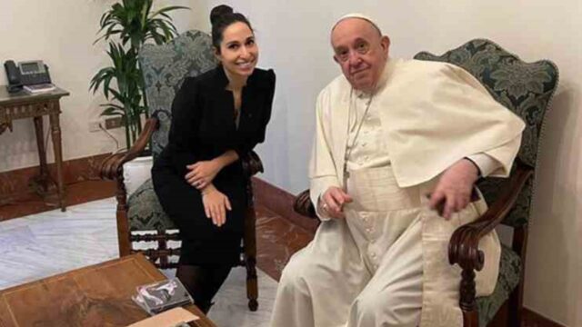 ນັກຮ້ອງທີ່ມັກຂອງ Pope Francis ແມ່ນໃຜ? ພວກເຮົາເປີດເຜີຍວ່ານາງແມ່ນໃຜແລະເພງປະເພດໃດທີ່ພຣະບິດາບໍລິສຸດມີຄວາມກະຕືລືລົ້ນ.