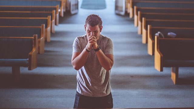 När du är rastlös och ensam, säg denna bön till Herren så kommer han att höra dig