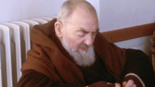 Repons Padre Pio a yon pwostitye "Mwen priye pou ou ak tout kè m"