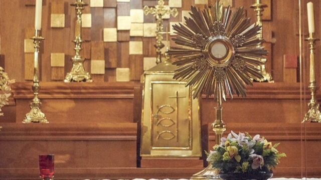 ချိုမြိန်ပြီး ပြင်းထန်သောဆုတောင်းချက်ဖြင့် ယေရှုထံ မိမိကိုယ်ကို အပ်နှံကြပါစို့၊ Eucharist မခံယူမီ ရွတ်ဆိုကြပါစို့။