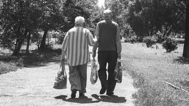 Genitori anziani: è giusto rinunciare alla propria vita per accudirli?