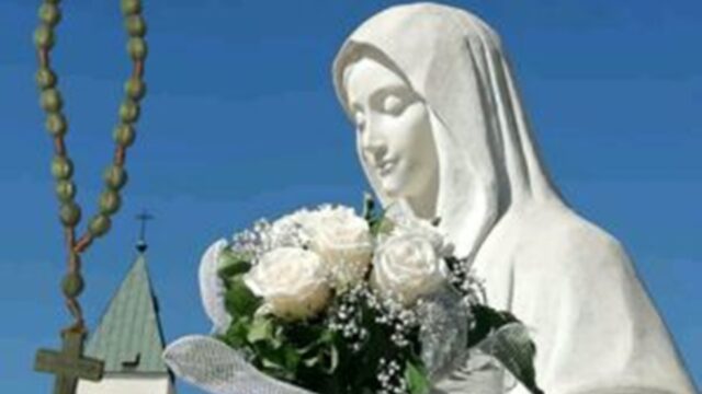 Chaplet ຂອງສັນຕິພາບ, ຮ້ອງຂໍໂດຍ Lady ຂອງພວກເຮົາ, ແມ່ນວິທີການອະທິຖານ Rosary ພິເສດນີ້
