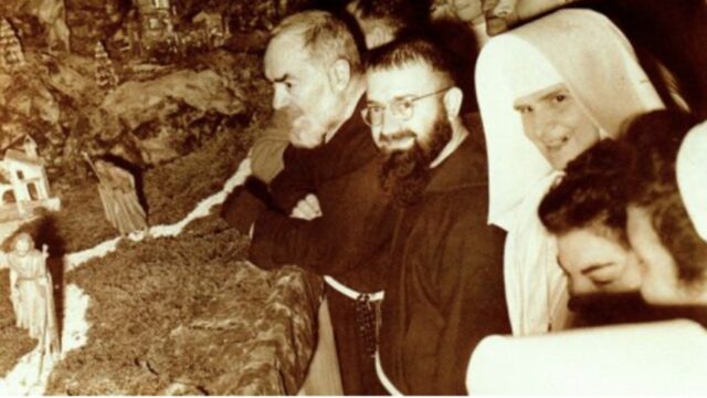 Ba bhreá le Padre Pio oícheanta na Nollag a chaitheamh os comhair radharc na breithe