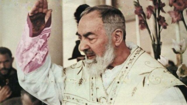 It mystearje fan Padre Pio's stigmata ... wêrom sluten se by syn dea?