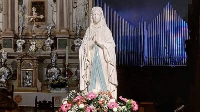 Doa petang untuk memohon syafaat Our Lady of Lourdes (Dengar doaku yang rendah hati, Ibu yang lembut)